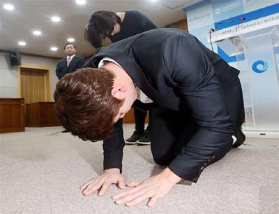 【文体艺苑】C罗球场禁区上演“双手暴扣”